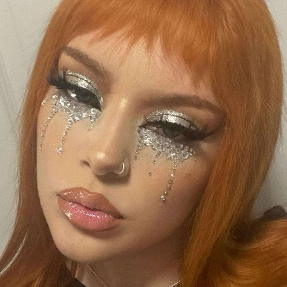 Glamorous Silver Eye Makeup